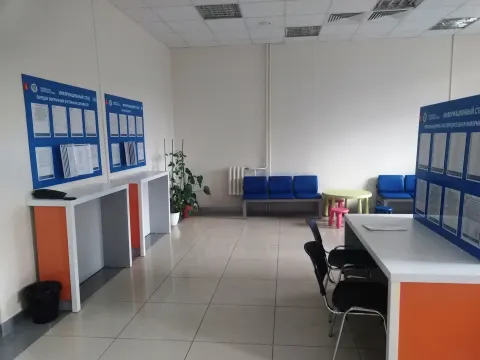 Информационные стенды, зона ожидания, детский уголок