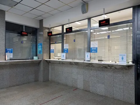 В операционном зале предусмотрены 8 окон для обслуживания налогоплательщиков