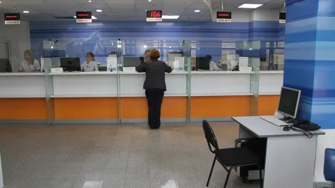 На гостевом компьютере в операционном зале Вы можете воспользоваться сервисами официального сайта ФНС России и распечатать документы