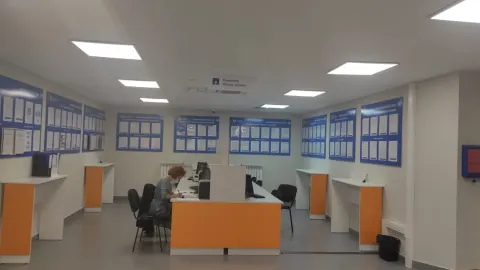 На гостевом компьютере в операционном зале Вы можете воспользоваться сервисами официального сайта ФНС России и распечатать документы