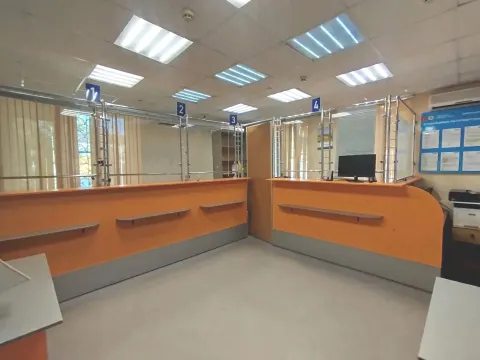 Вид операционного зала, в котором ведется прием посетителей