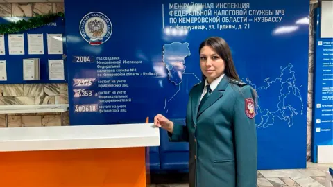 В фойе Инспекции Вы всегда можете обратиться к Администратору операционного зала с вопросами о порядке получения государственных услуг