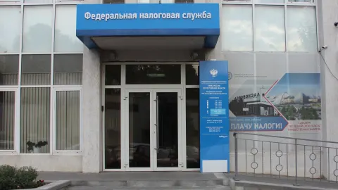 Вход в операционный зал Межрайонной ИФНС России № 23 по Ростовской области, по адресу: г. Ростов-на-Дону, пр. Сельмаш, 90/17