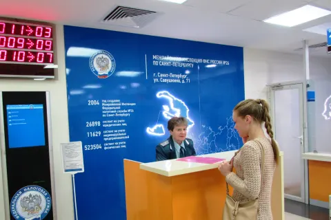 Если у Вас возникли вопросы по порядку получения услуг налогового органа, обратитесь к администратору операционного зала